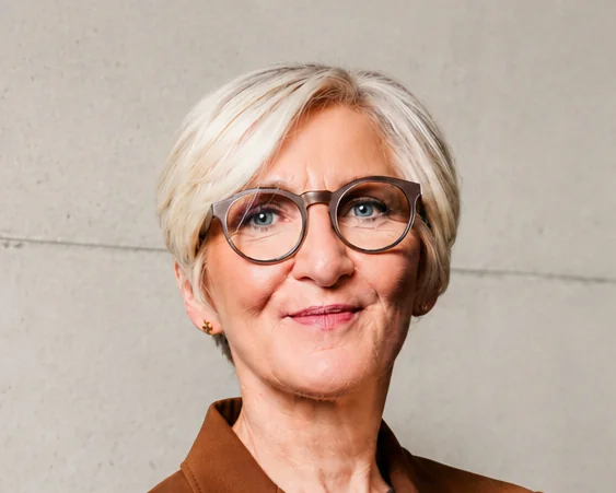 Martina NEU